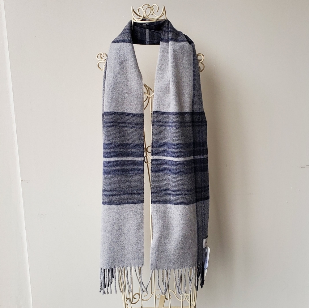 NWT Italian Woollen Treasured Fringed Scarf